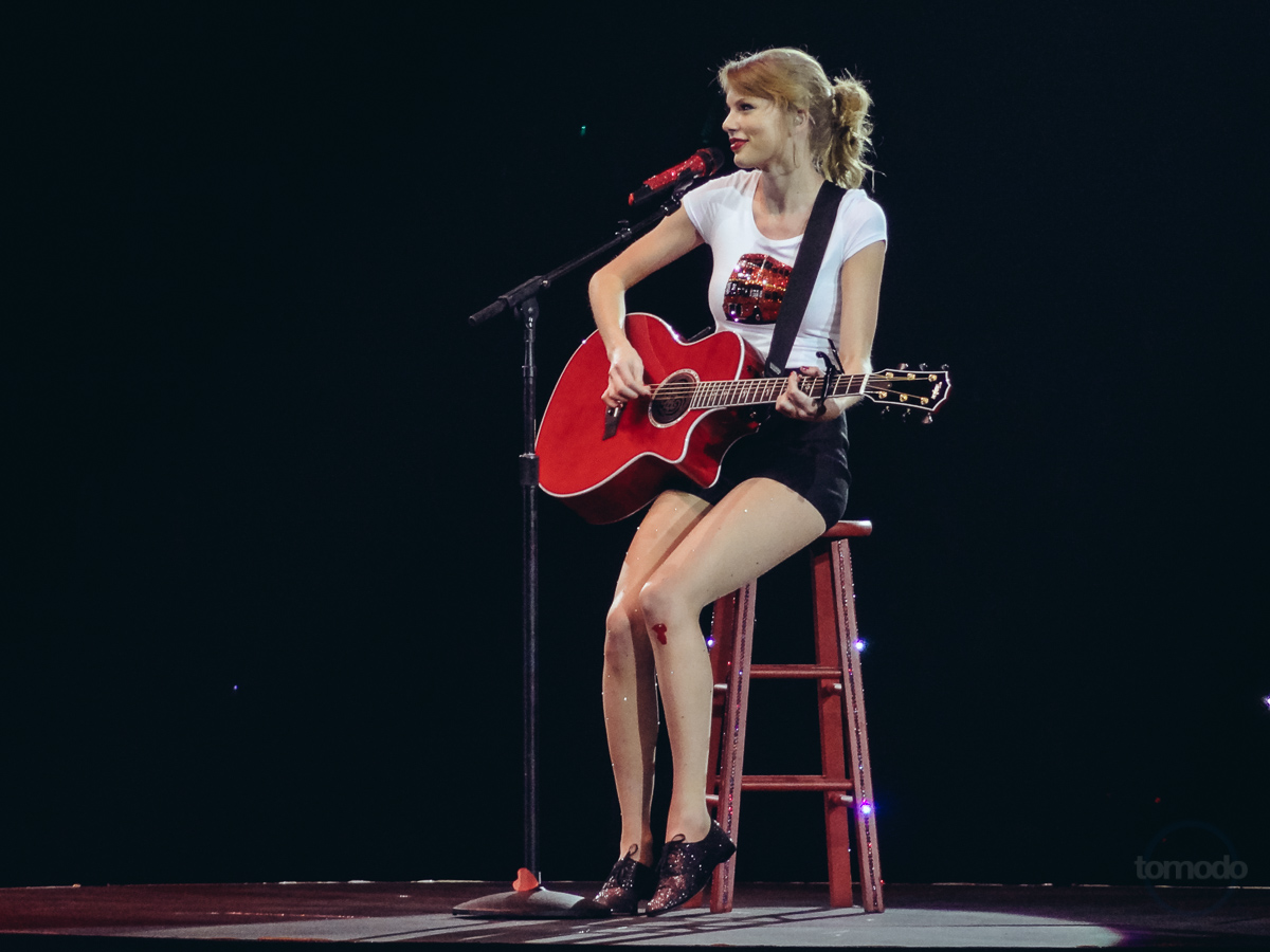 Taylor Swift grand auditorium guitar