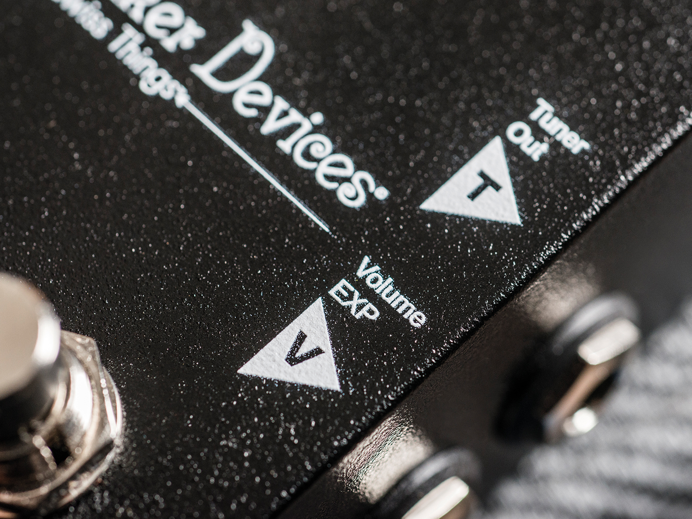 EarthQuaker Devices Swiss Things Pedalboard Reconciler review outputs