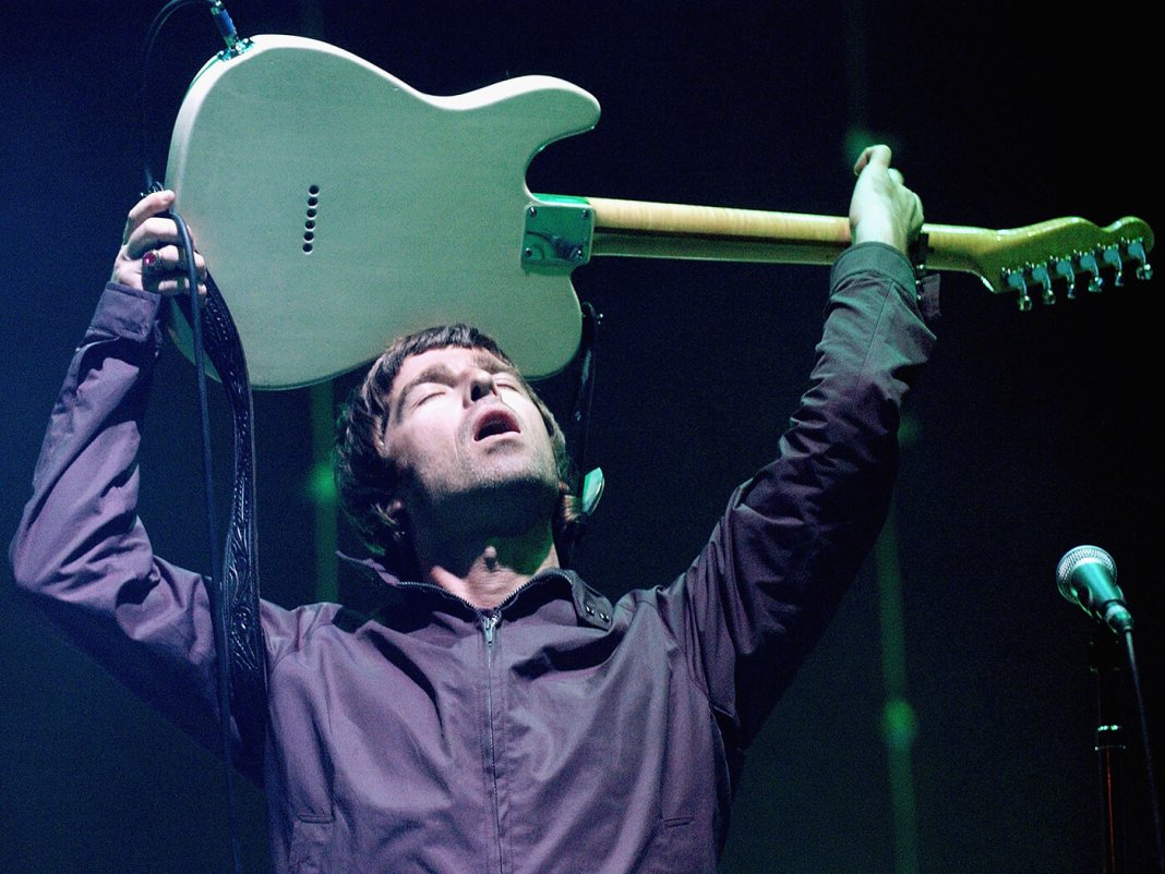 10 killer Oasis songs that were released as B-sides