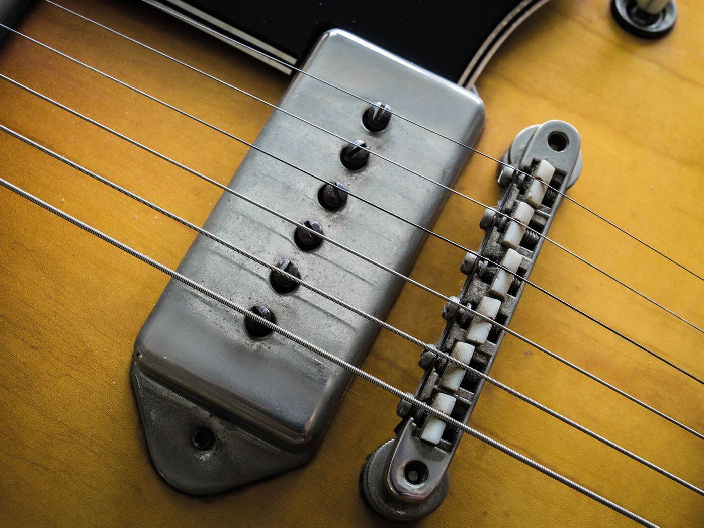 Gibson ES-330 tarnished nickel on bridge humbucker