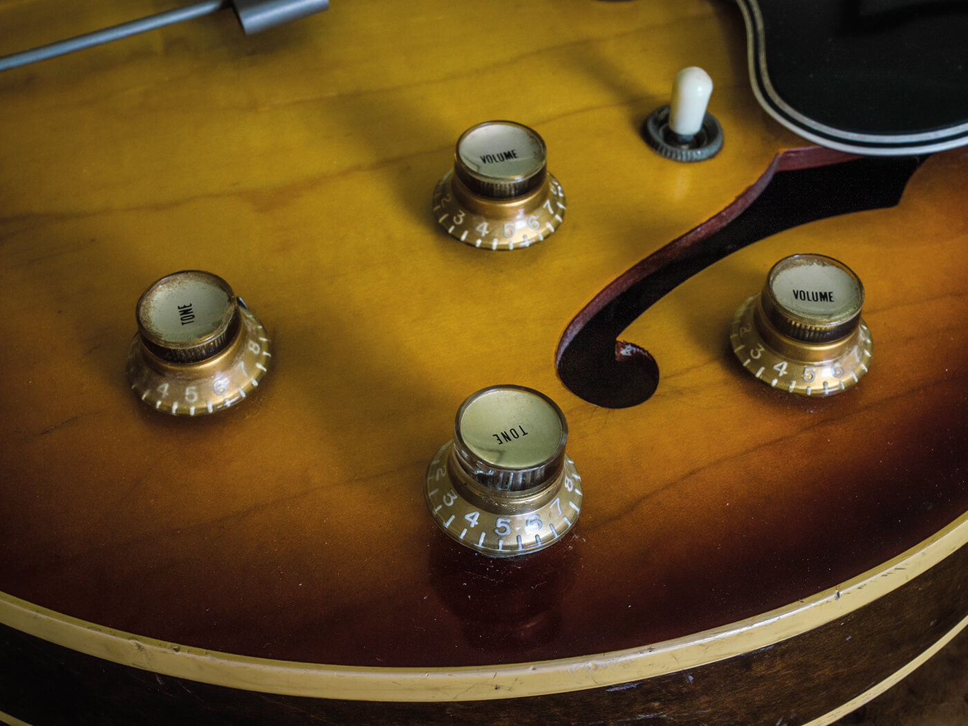 Gibson ES-330 out of place tone knob