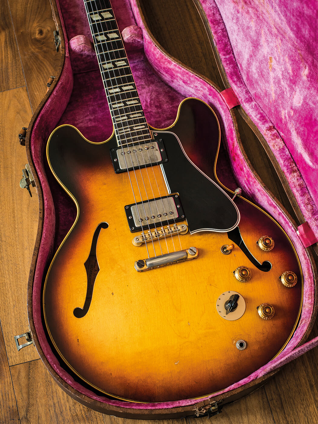 Gibson ES-335 sunburst portrait 2