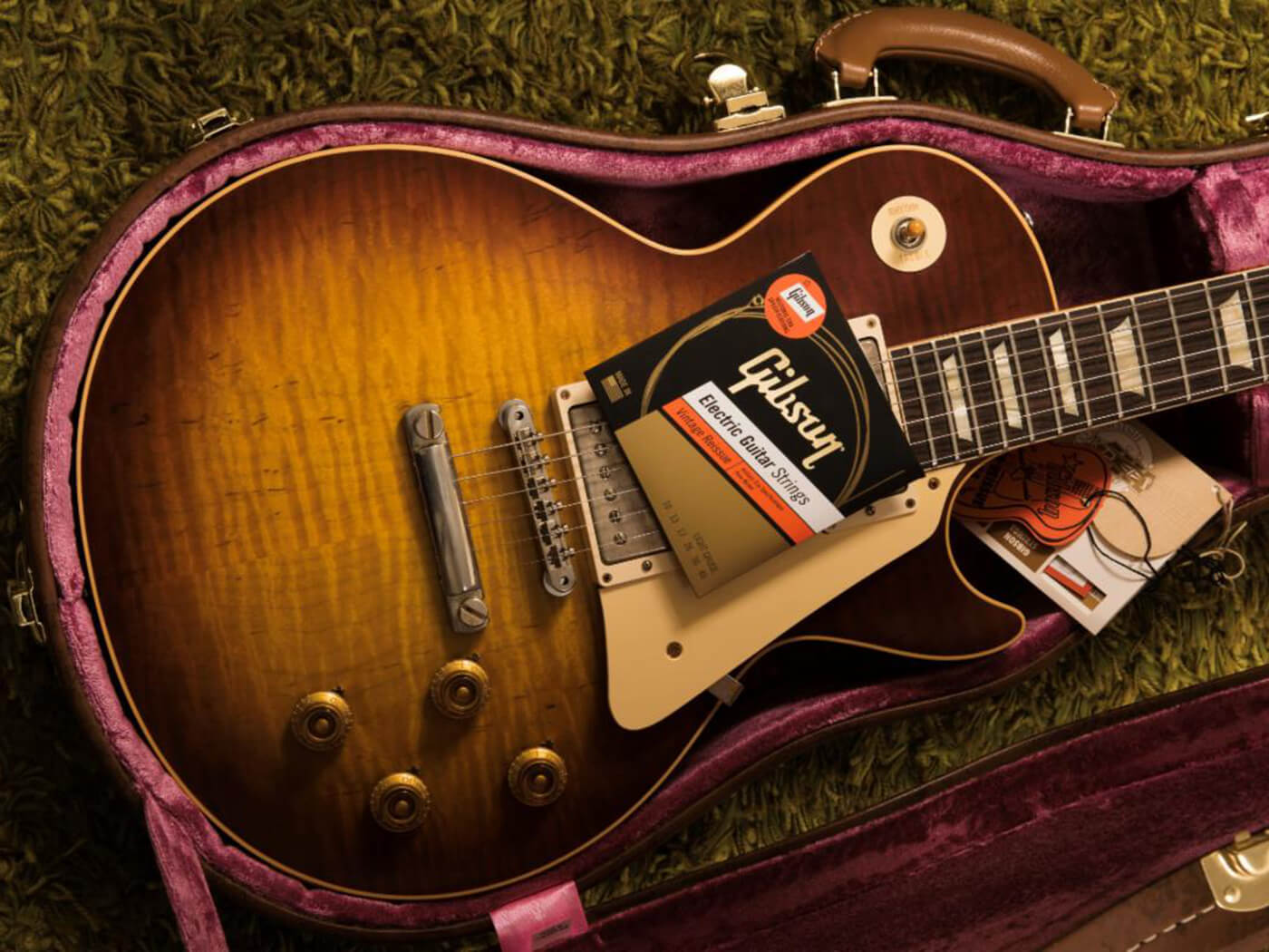 Gibson Vintage Reissue Strings style shot on les paul