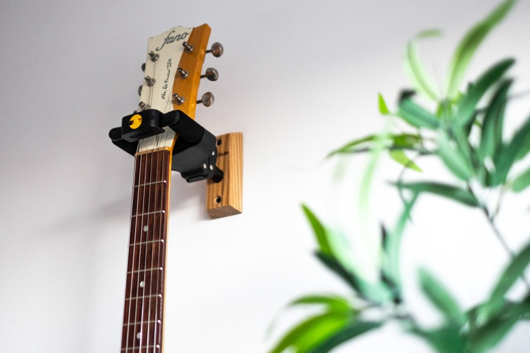 How to hang your guitars on the wall properly 
