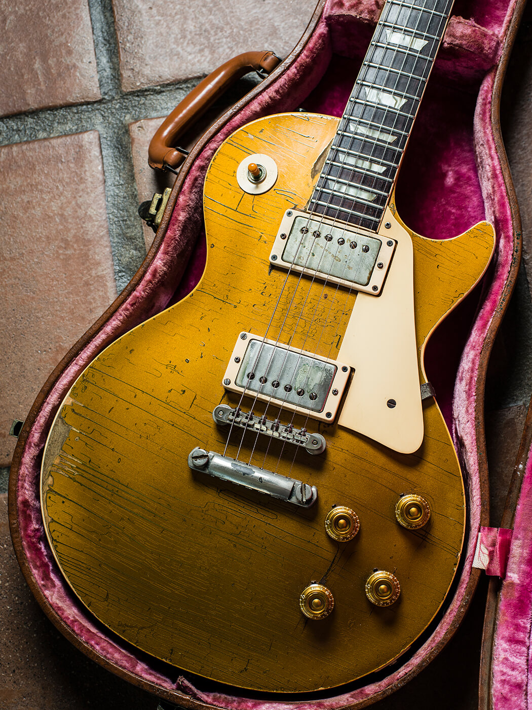 Brian-Ray-1957-Les-Paul-Goldtop-2020-Guitar-Case-6@1050x1400.jpg