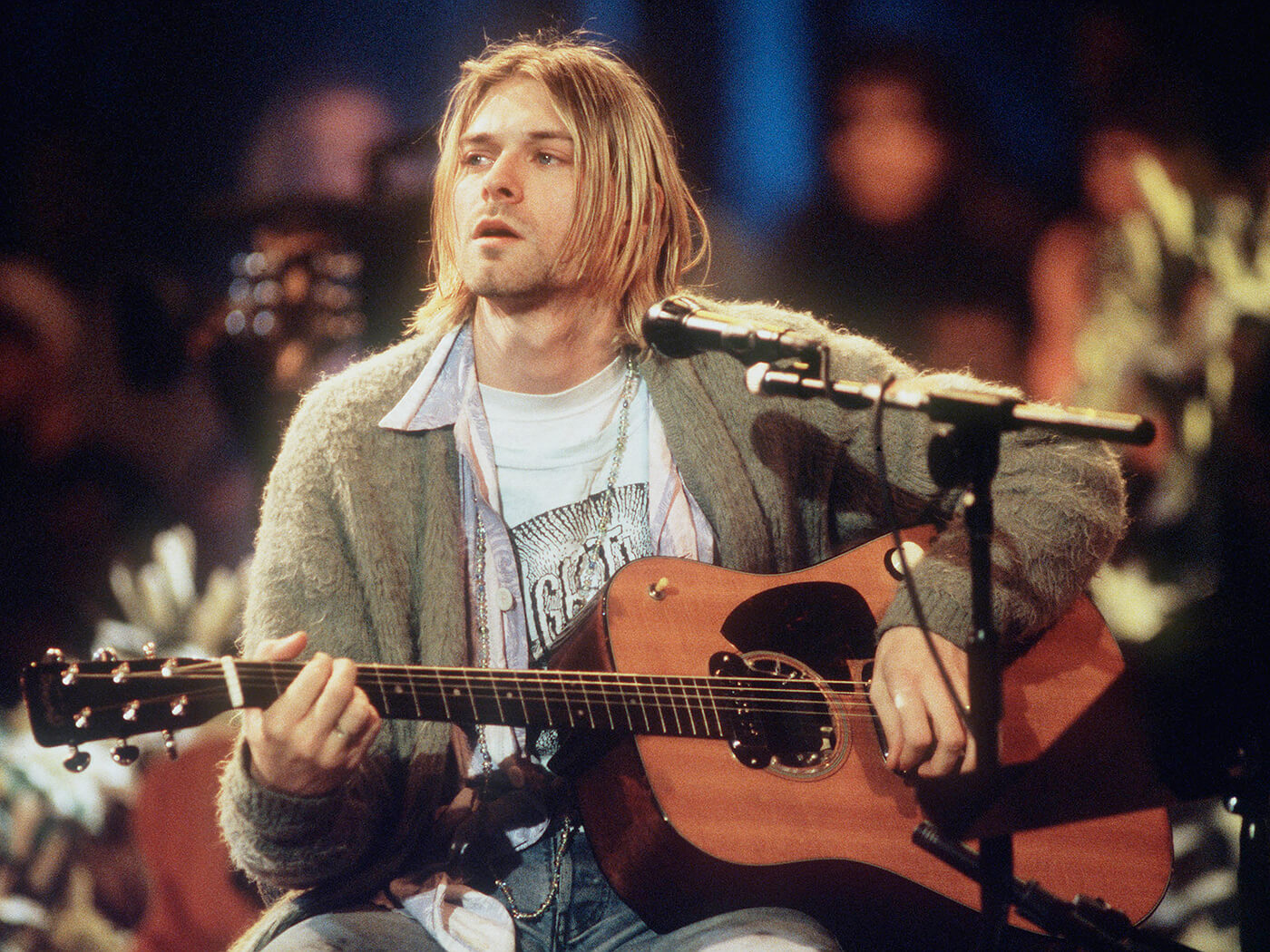 Kurt Cobain performing with his Martin D-18E during Nirvana‘s MTV Unplugged, photo by Frank Micelotta Archive/Getty Images