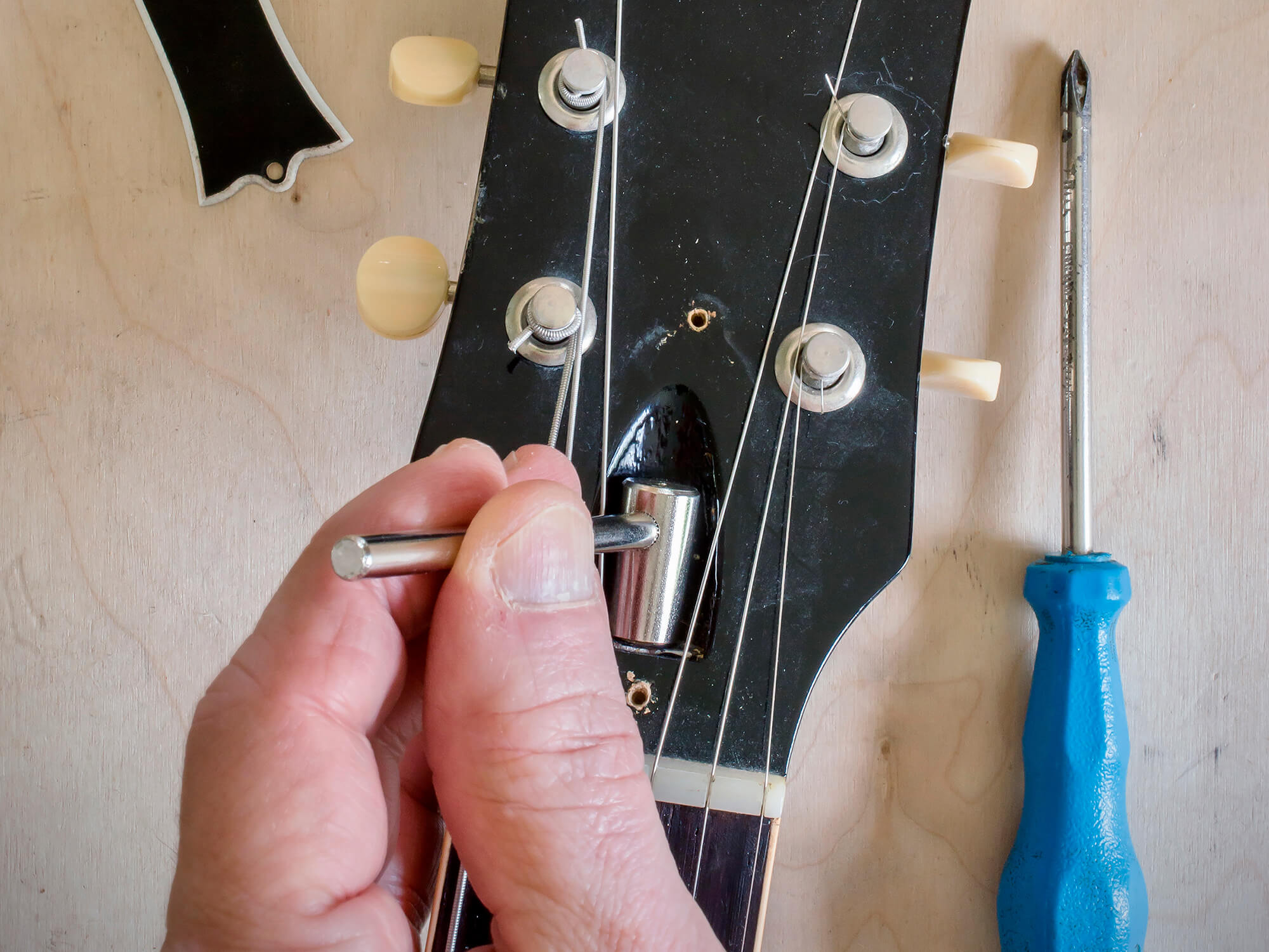 aircraft snorkel Pollinator DIY Workshop: How to adjust your guitar's truss rod