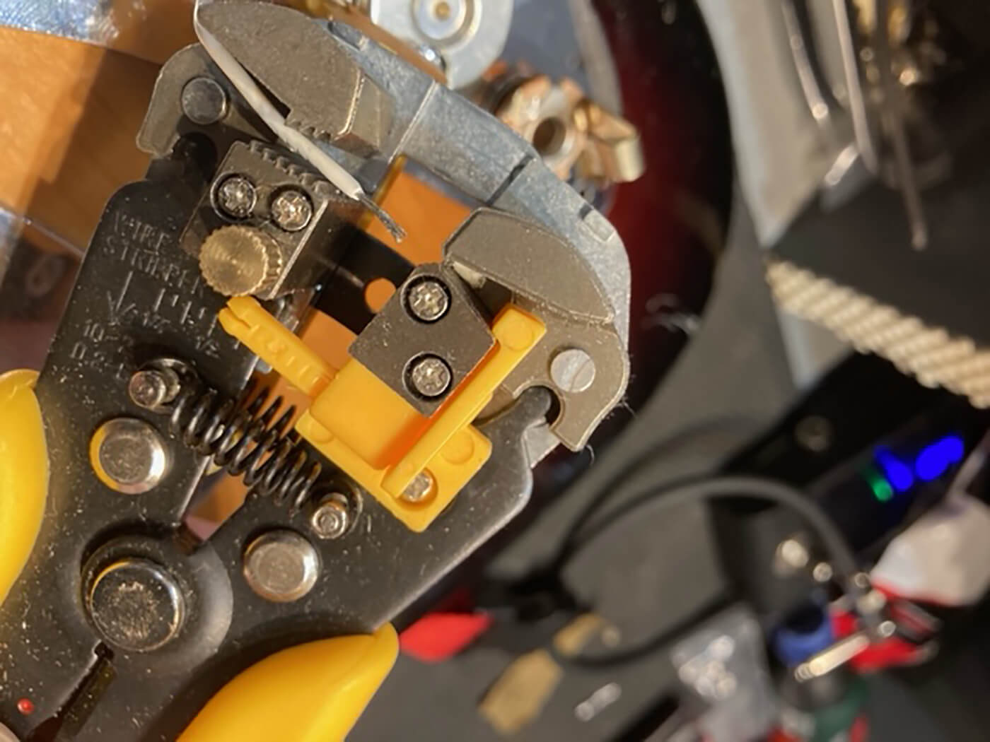 DIY Workshop - Fixing a faulty jack socket