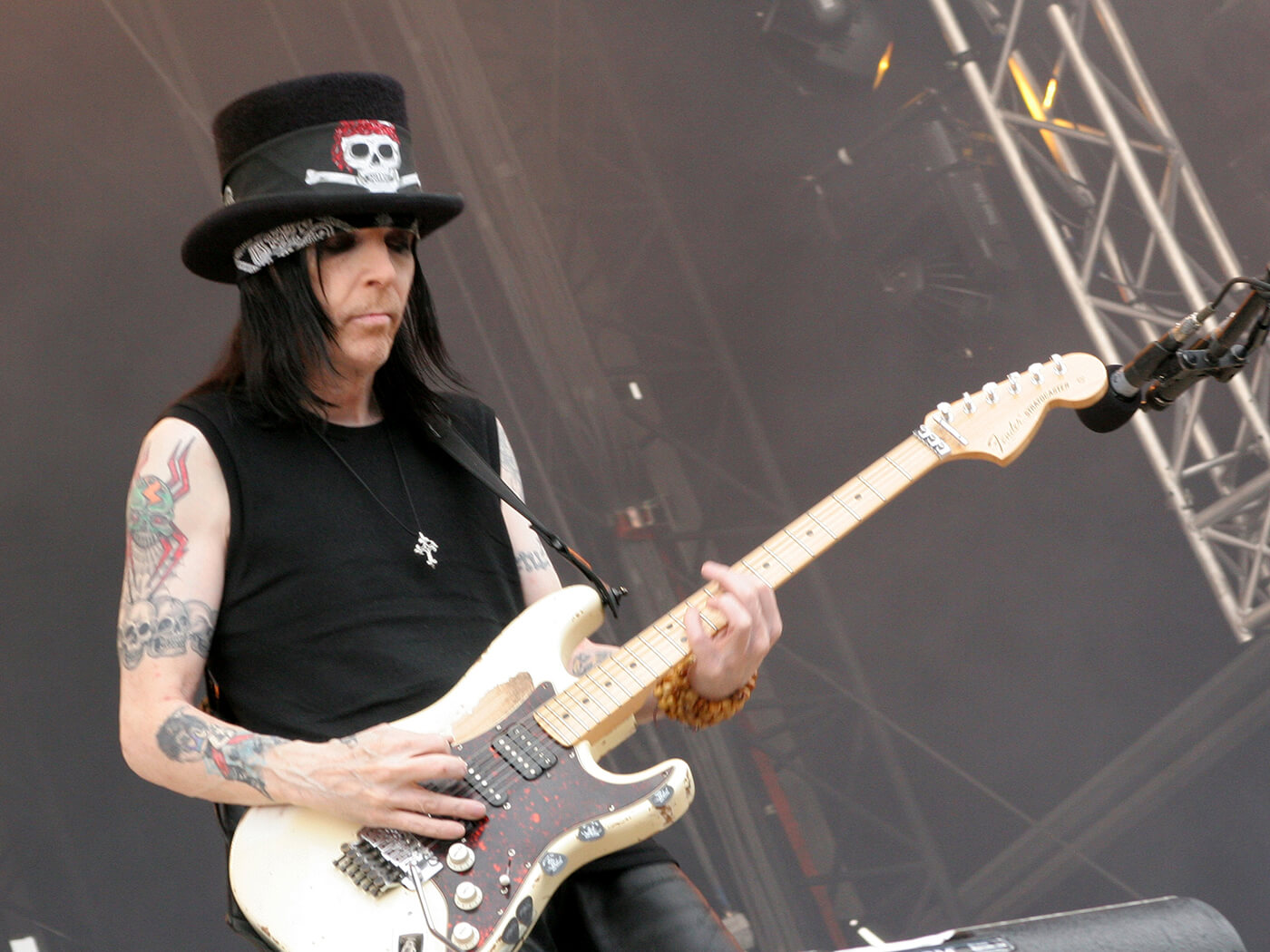 Motley Crue s Mick Mars Retires From Touring Due To painful Disease 