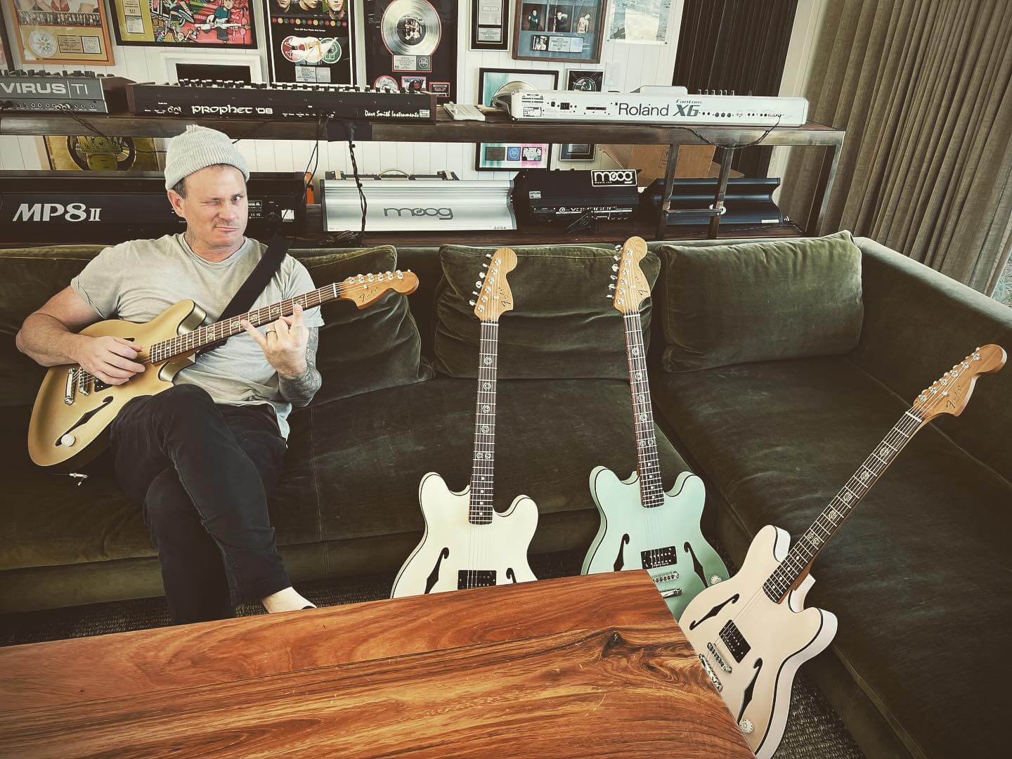 Tom DeLonge's new Fender Starcaster Blink182 guitar everything we