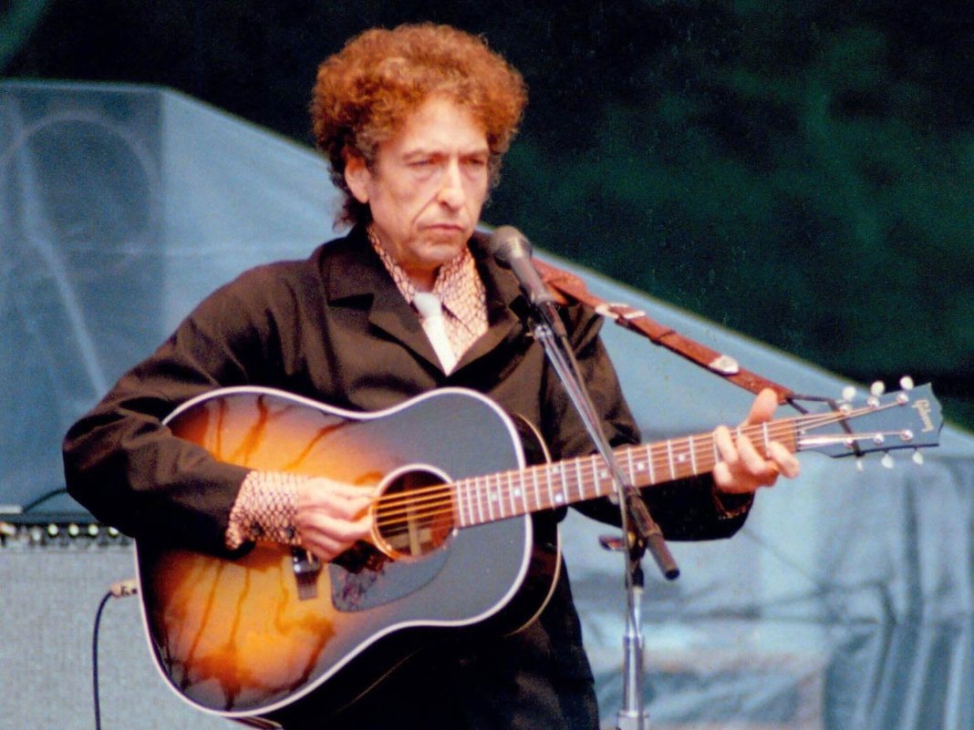 Leave Bob Dylan alone when you see this, says ex-touring guitarist