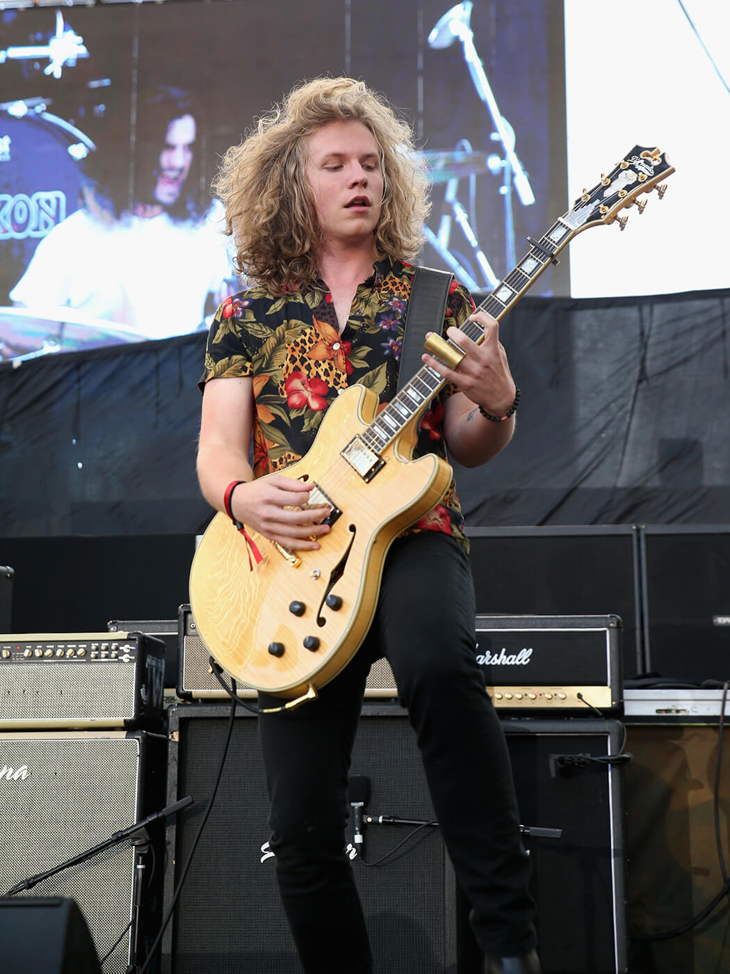 Blake Allard do Joyous Wolf se apresenta durante o festival de música Las Rageous no Downtown Las Vegas Events Center em 21 de abril de 2018 em Las Vegas, Nevada.