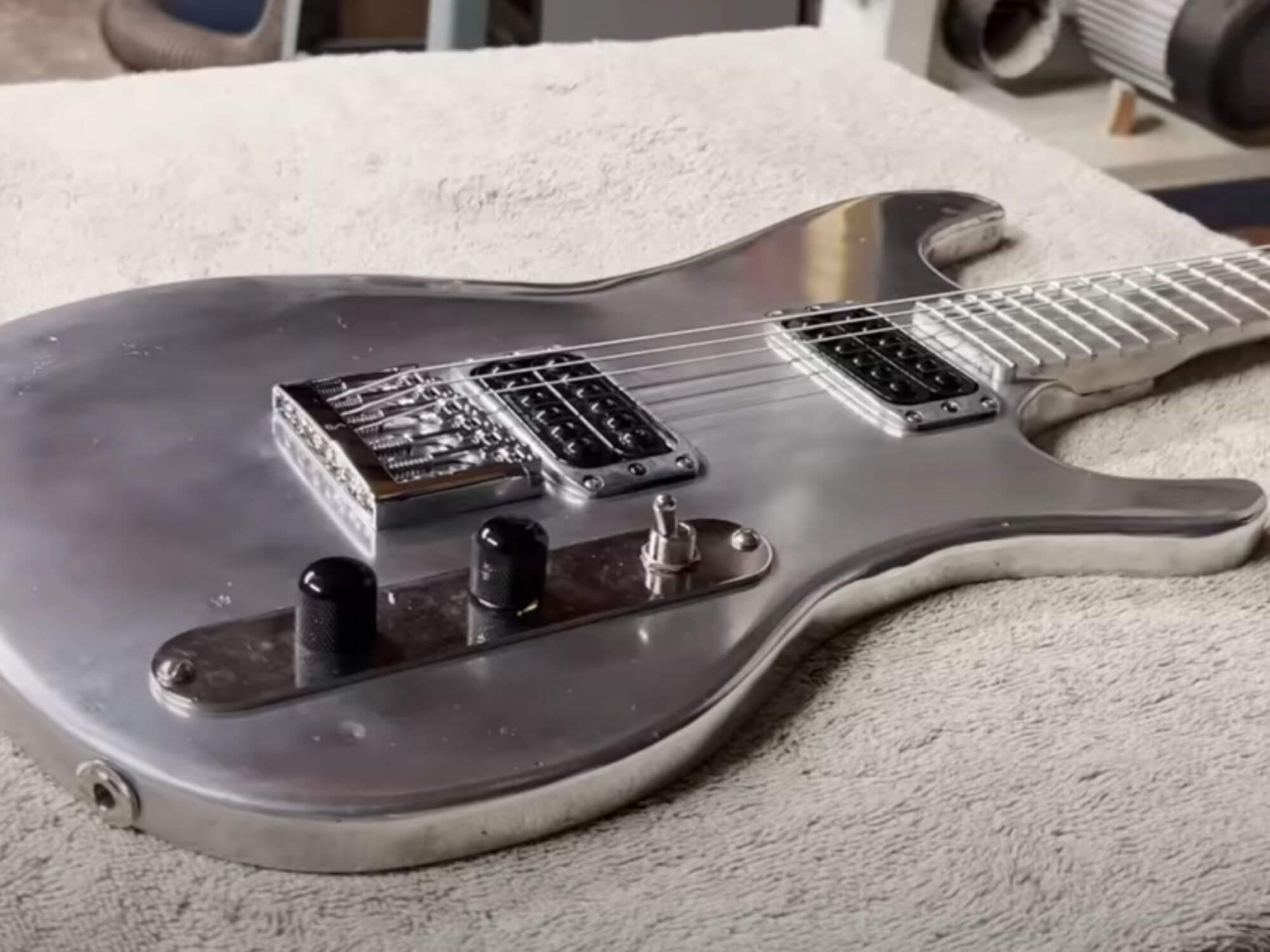 Burls Art custom aluminium can electric guitar