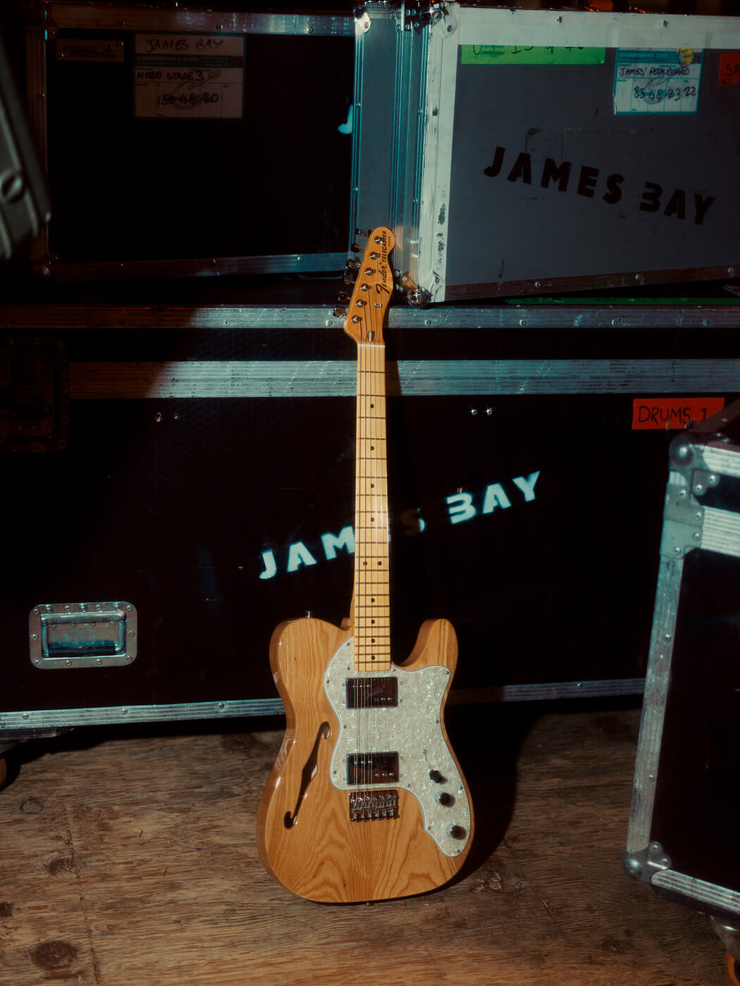 James Bay wit the Fender American Vintage II