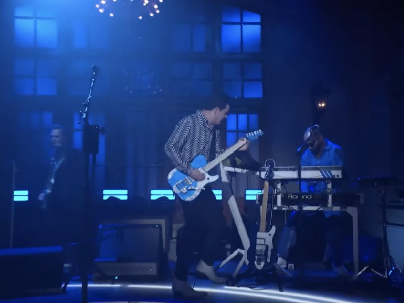 Jack White showcases his Fender custom guitars live on SNL