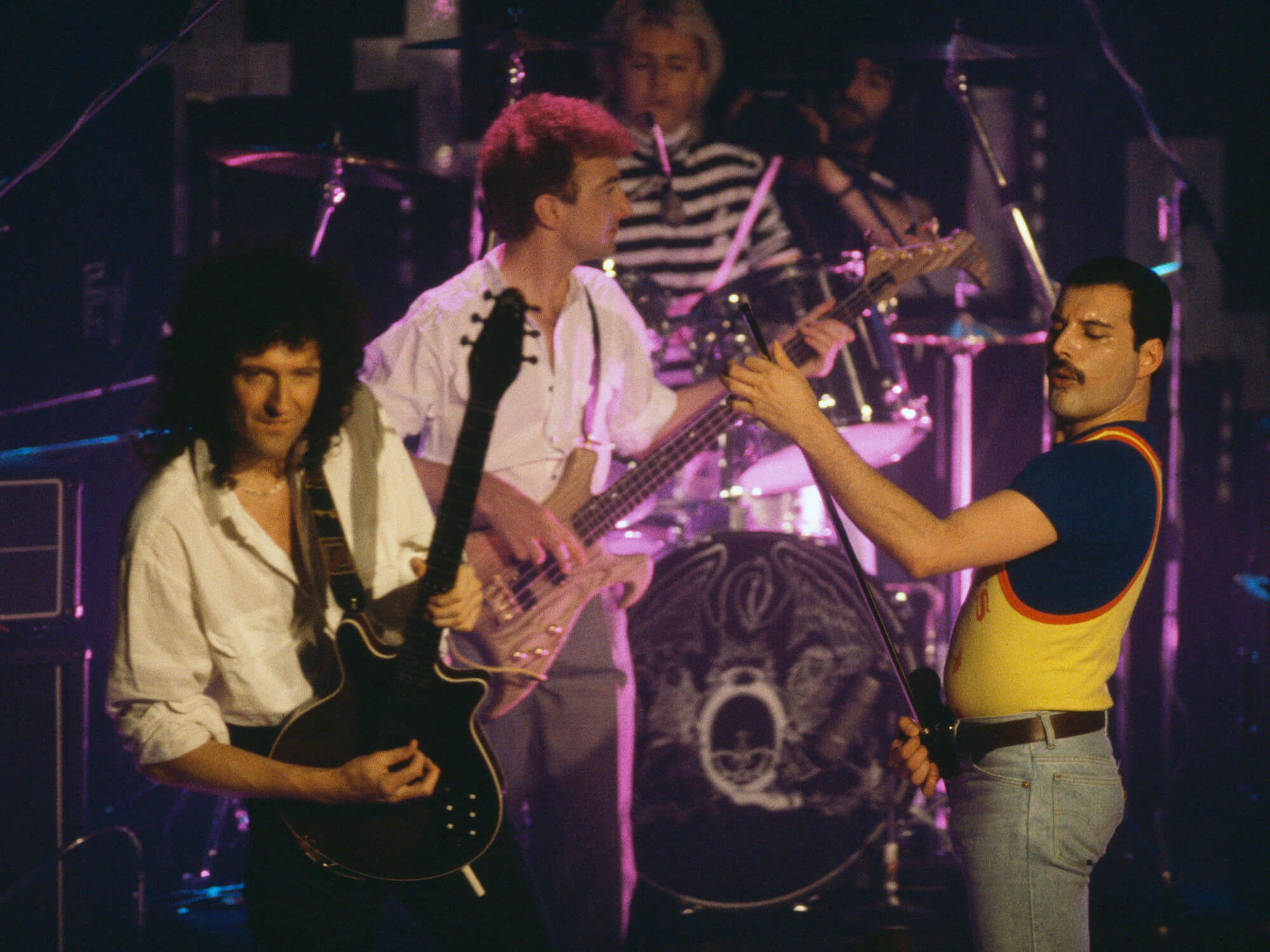 Queen performing in 1986