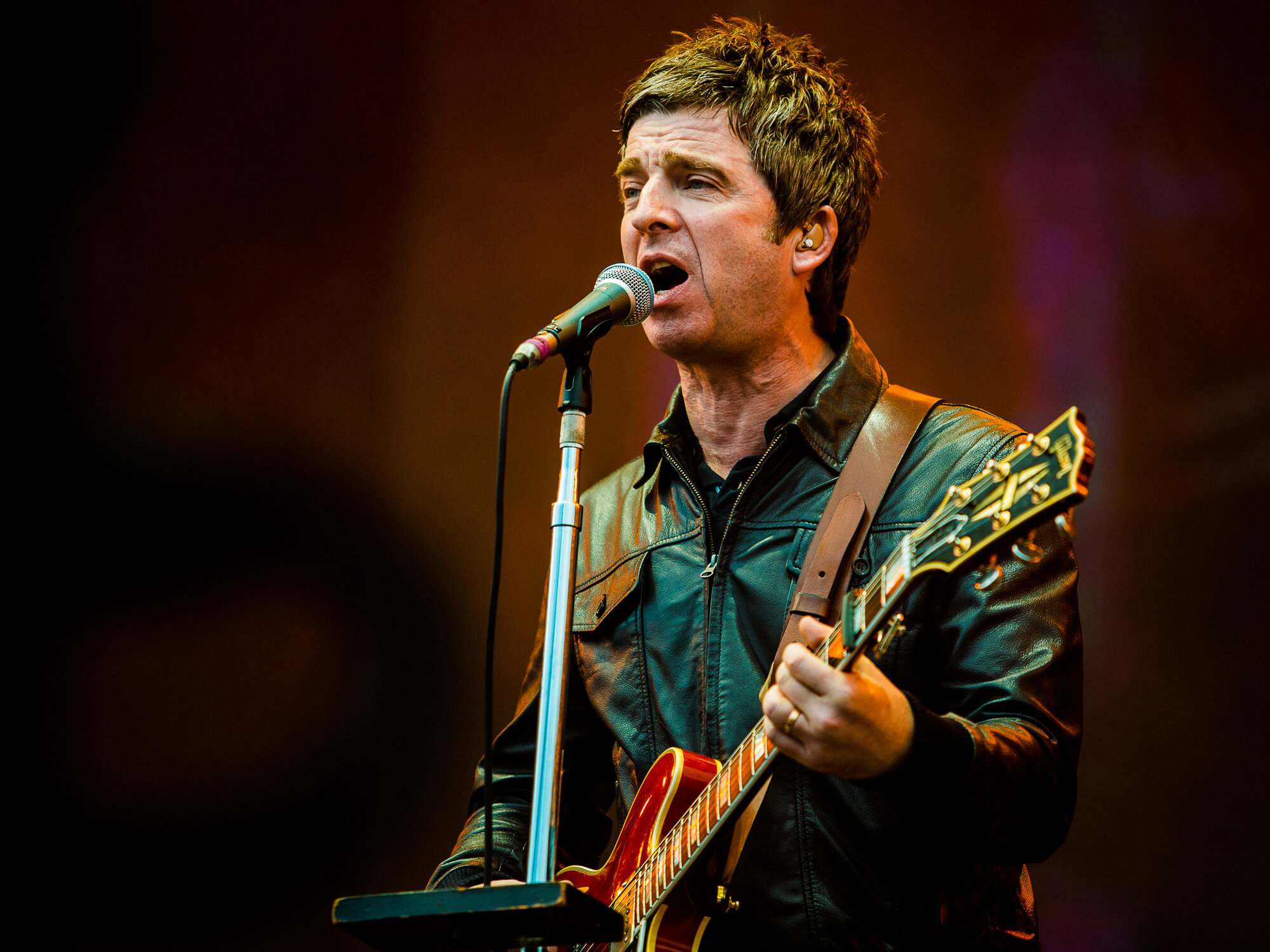 Noel Gallagher playing Guitar