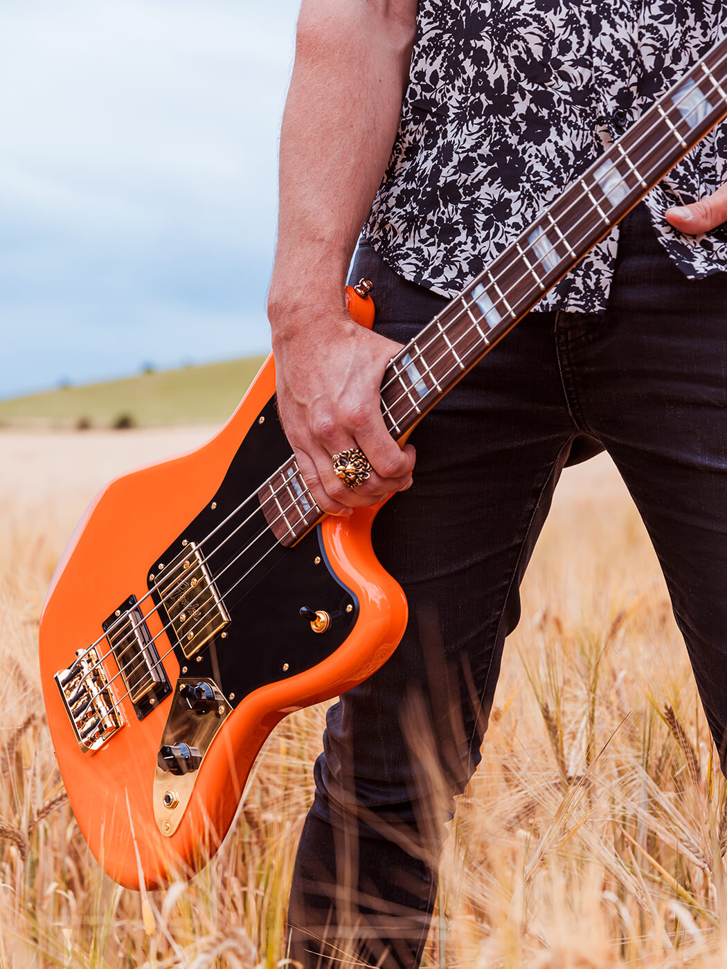 Mike Kerr holding his signature Fender Jaguar bass