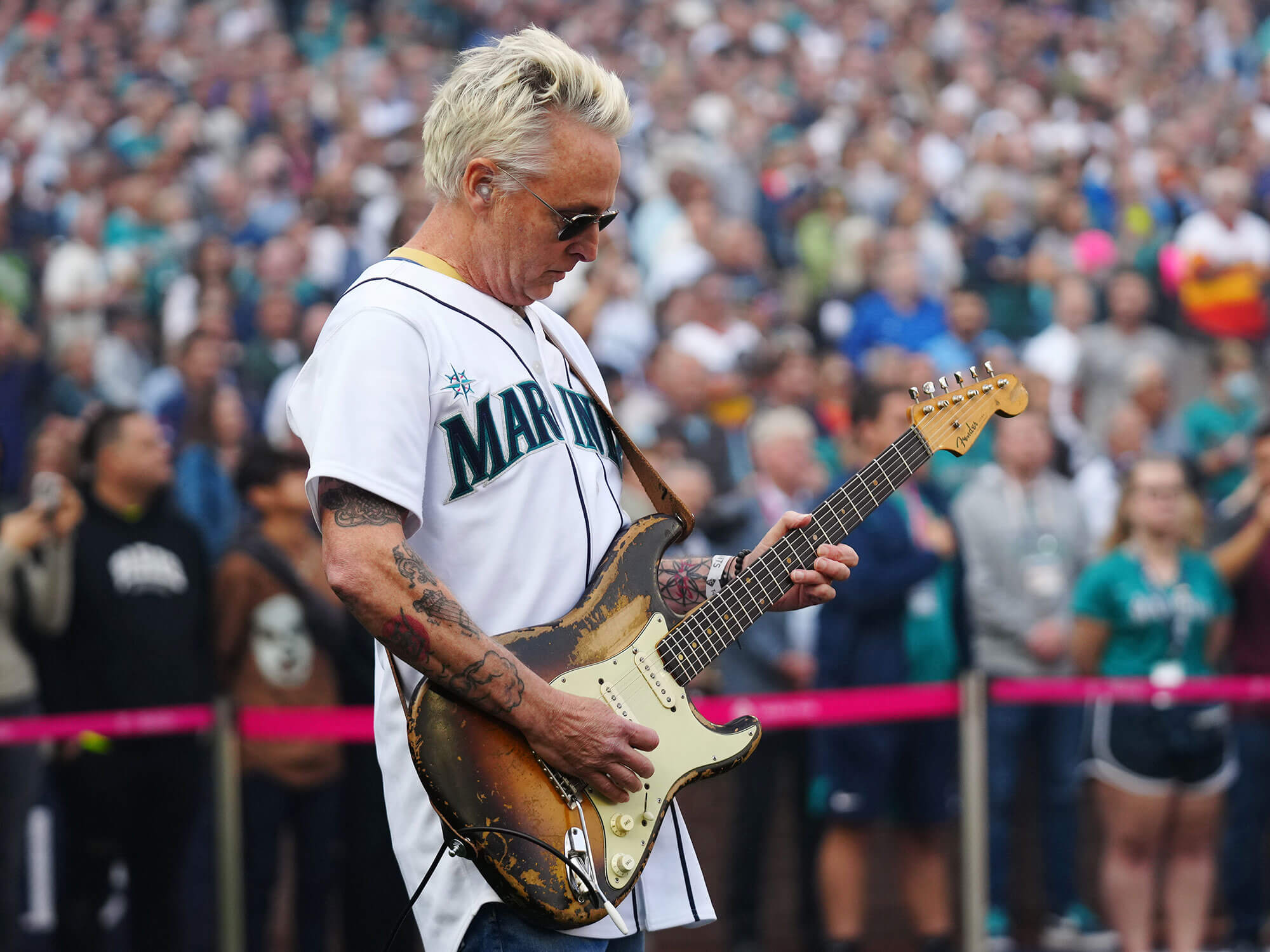 Mike McCready playing guitar live