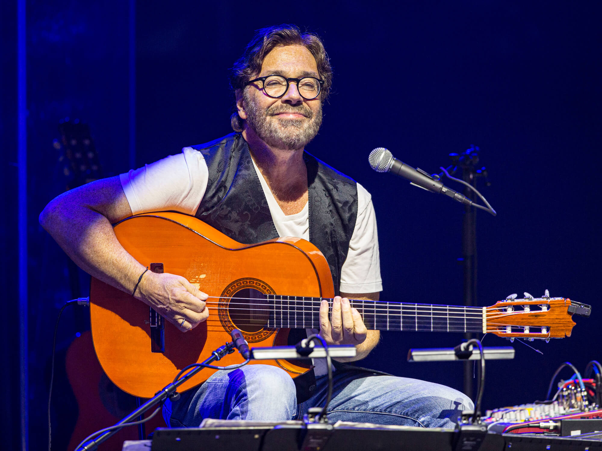 Al Di Meola now stable after suffering heart attack onstage