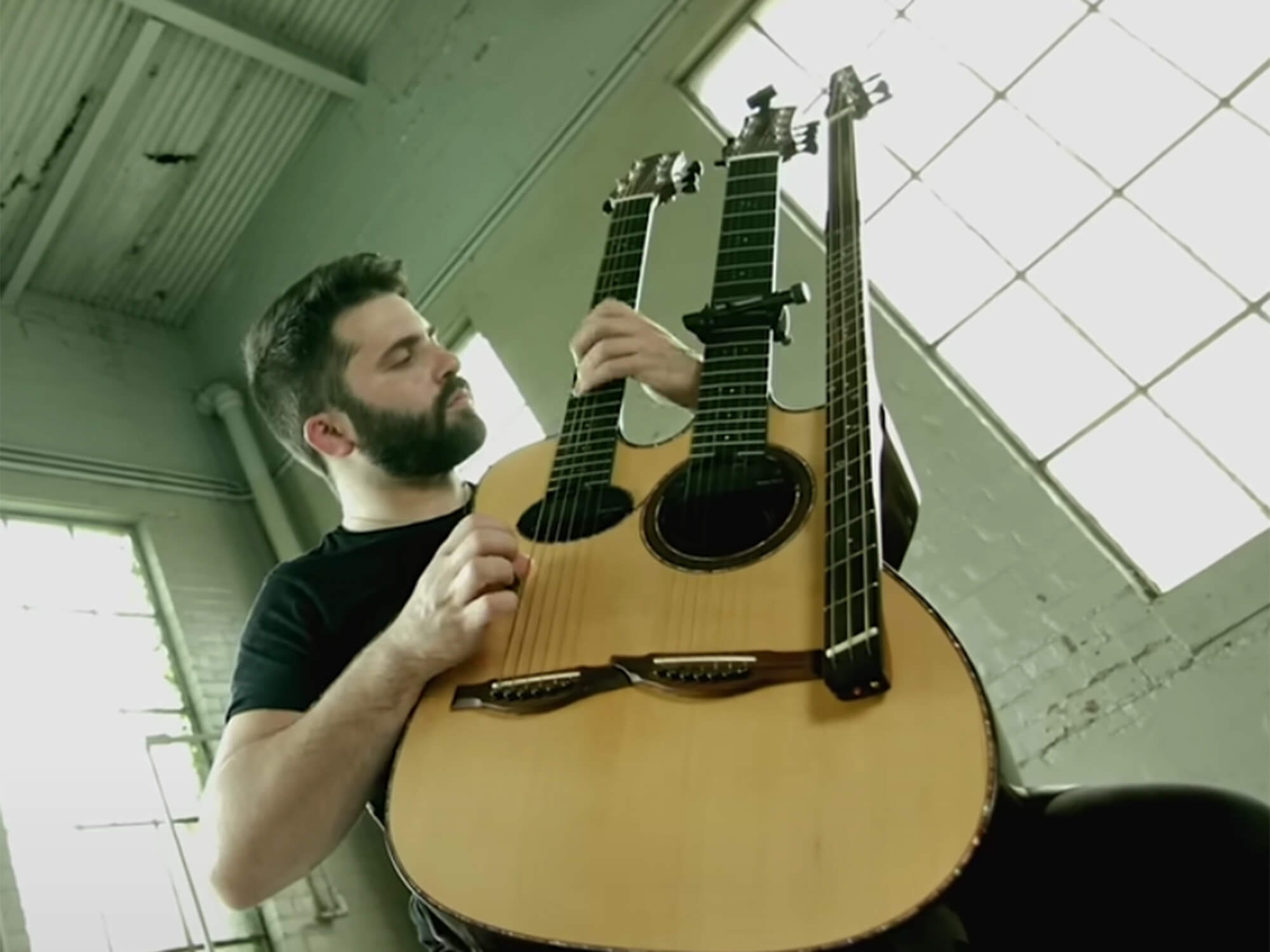 Luca-Stricagnoli-three-neck-guitar@2000x1500