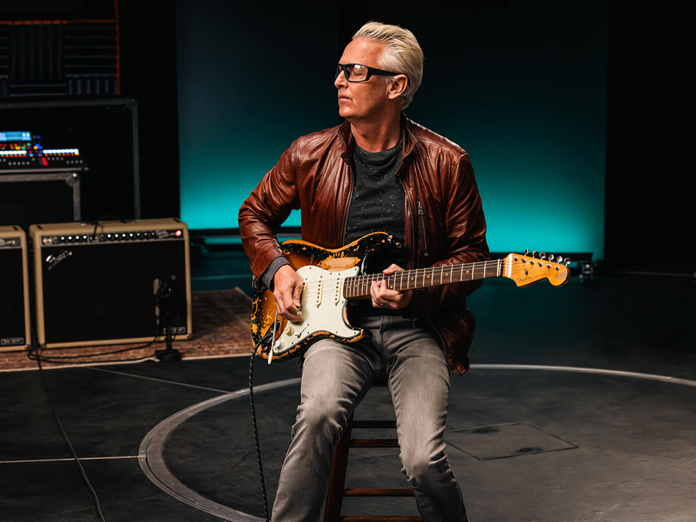 Mike McCready playing his signature Fender Stratocaster