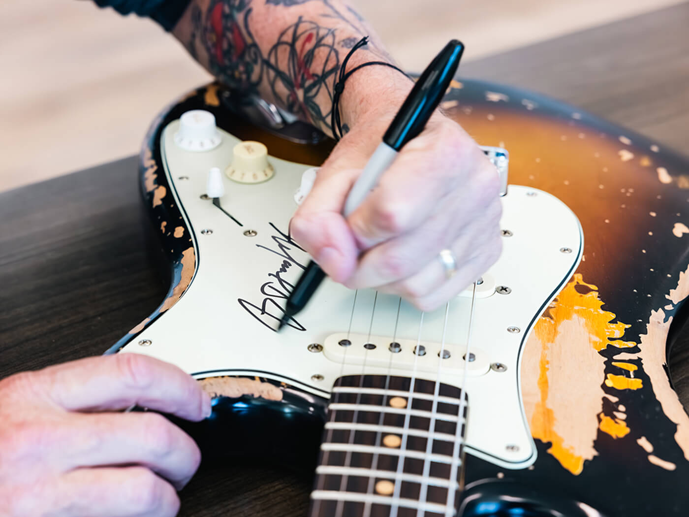 Mike McCready signing his signature Fender Stratocaster