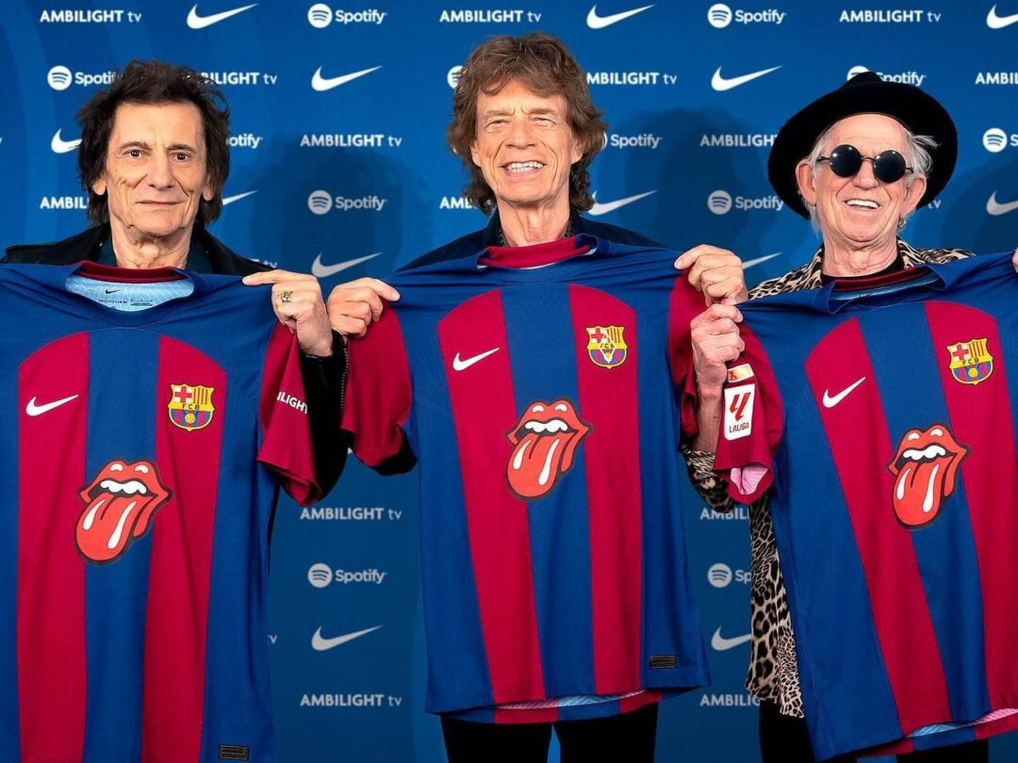 Rolling Stones holding FC Barcelona Jerseys