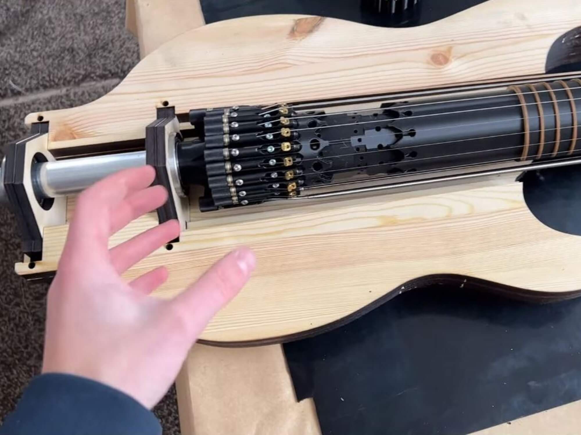 Guitar with spinning 360 degree neck