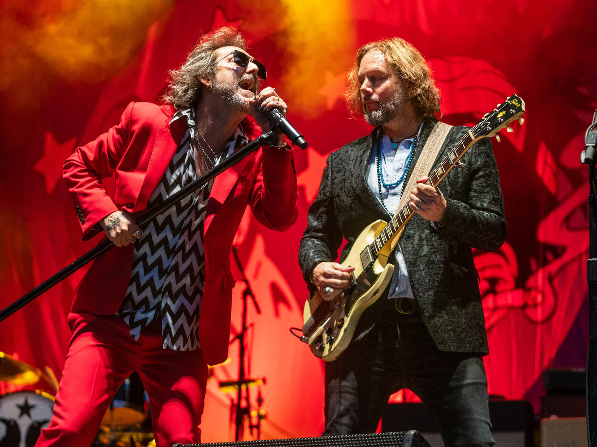 [L-R] Chris and Rich Robinson of the Black Crowes