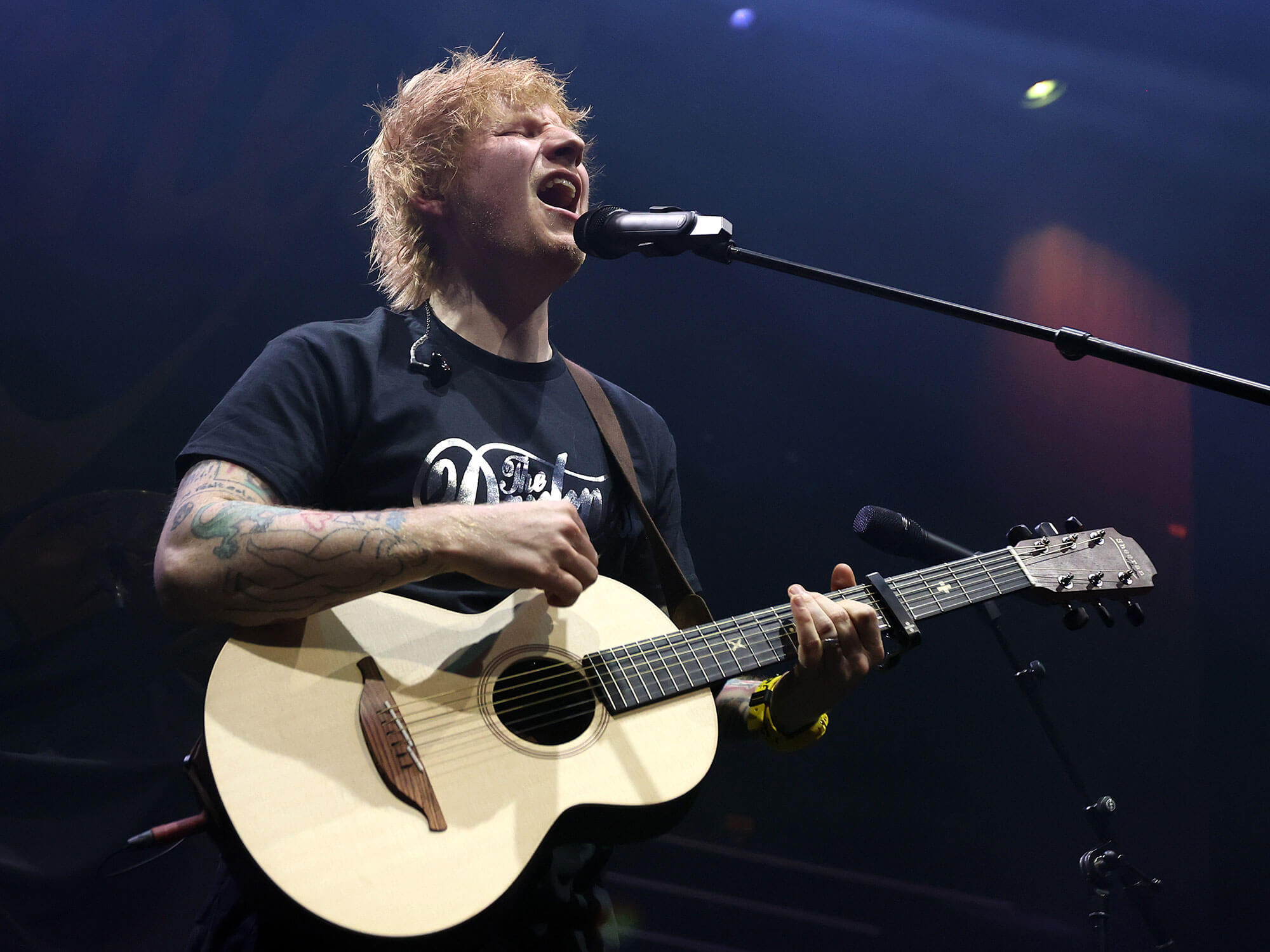 Why does Ed Sheeran play a 3 4 guitar?