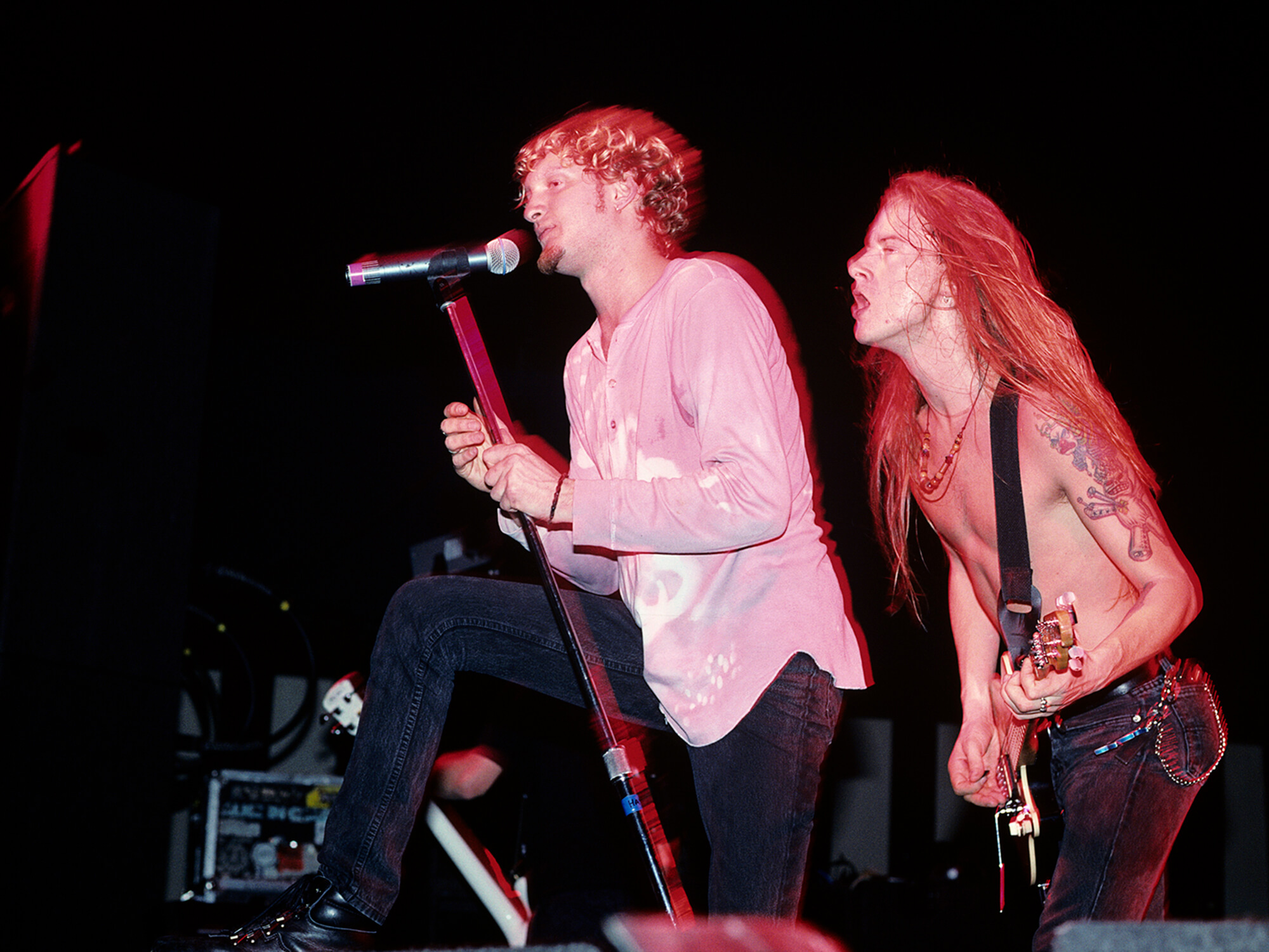Layne Stanley and Jerry Cantrell of Alice in Chains performing in 1992, photo by Ebet Roberts/Redferns via Getty Images