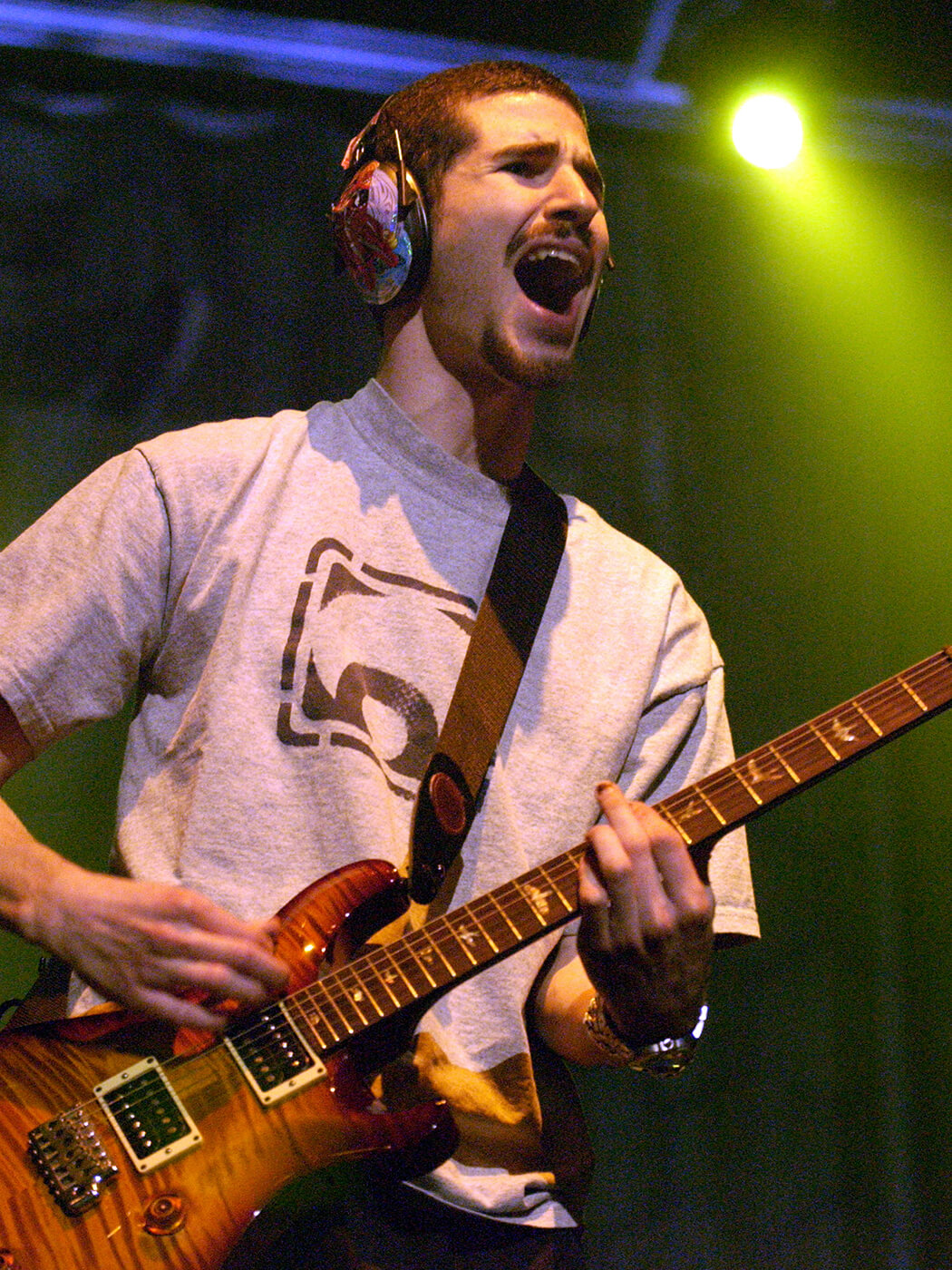 Brad Delson of Linkin Park performing with a PRS guitar in 2002, photo by Scott Harrison/Getty Images