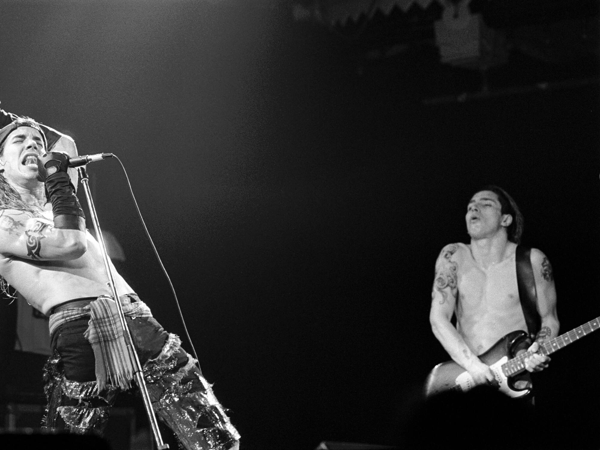 Red Hot Chili Peppers Anthony Kiedis John Frusciante on stage in 1990. Photo by Frans Schellekens/Redferns