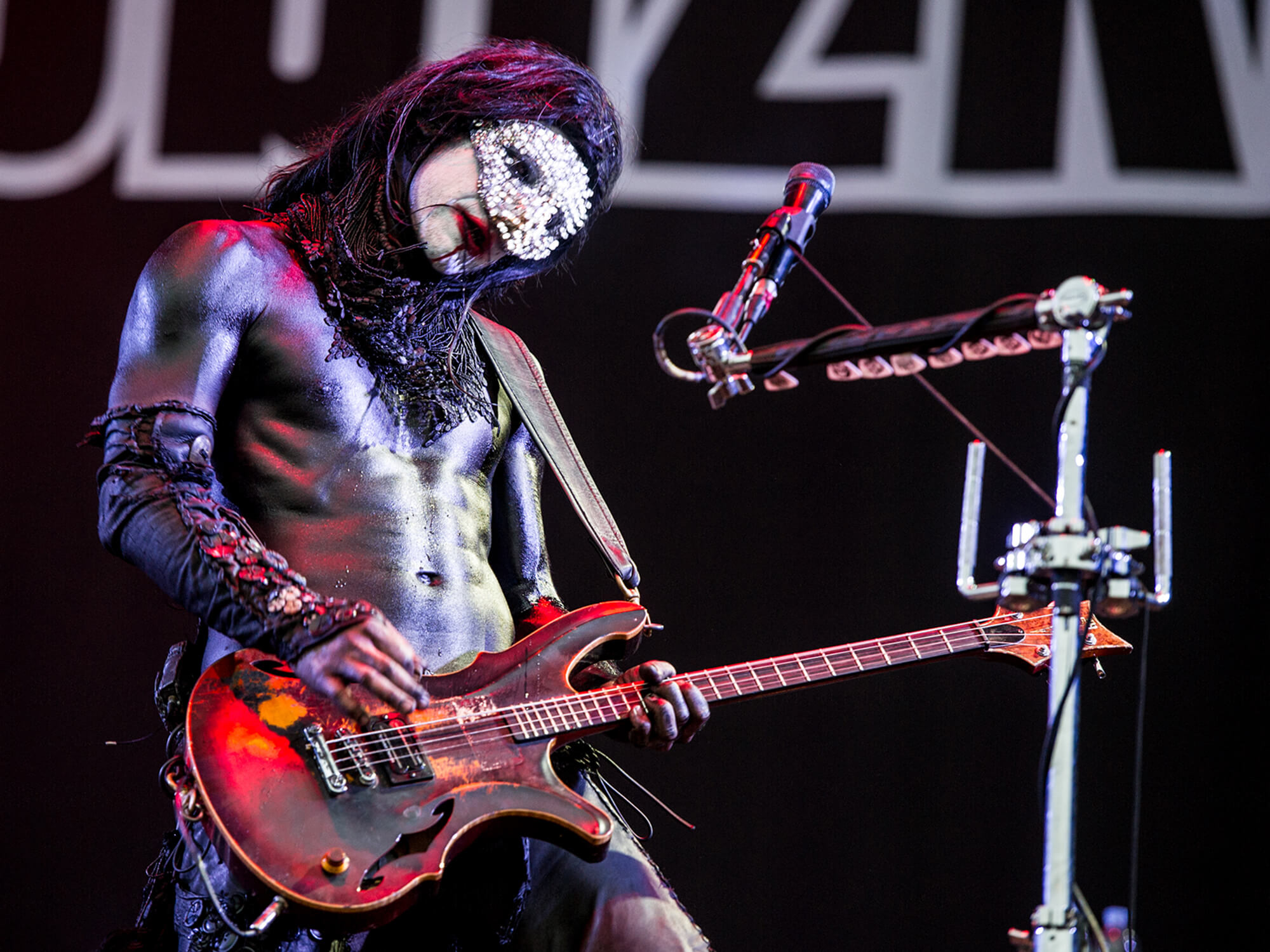 Wes Borland of Limp Bizkit performing at Download Festival in 2013, photo by Ollie Millington/Getty Images