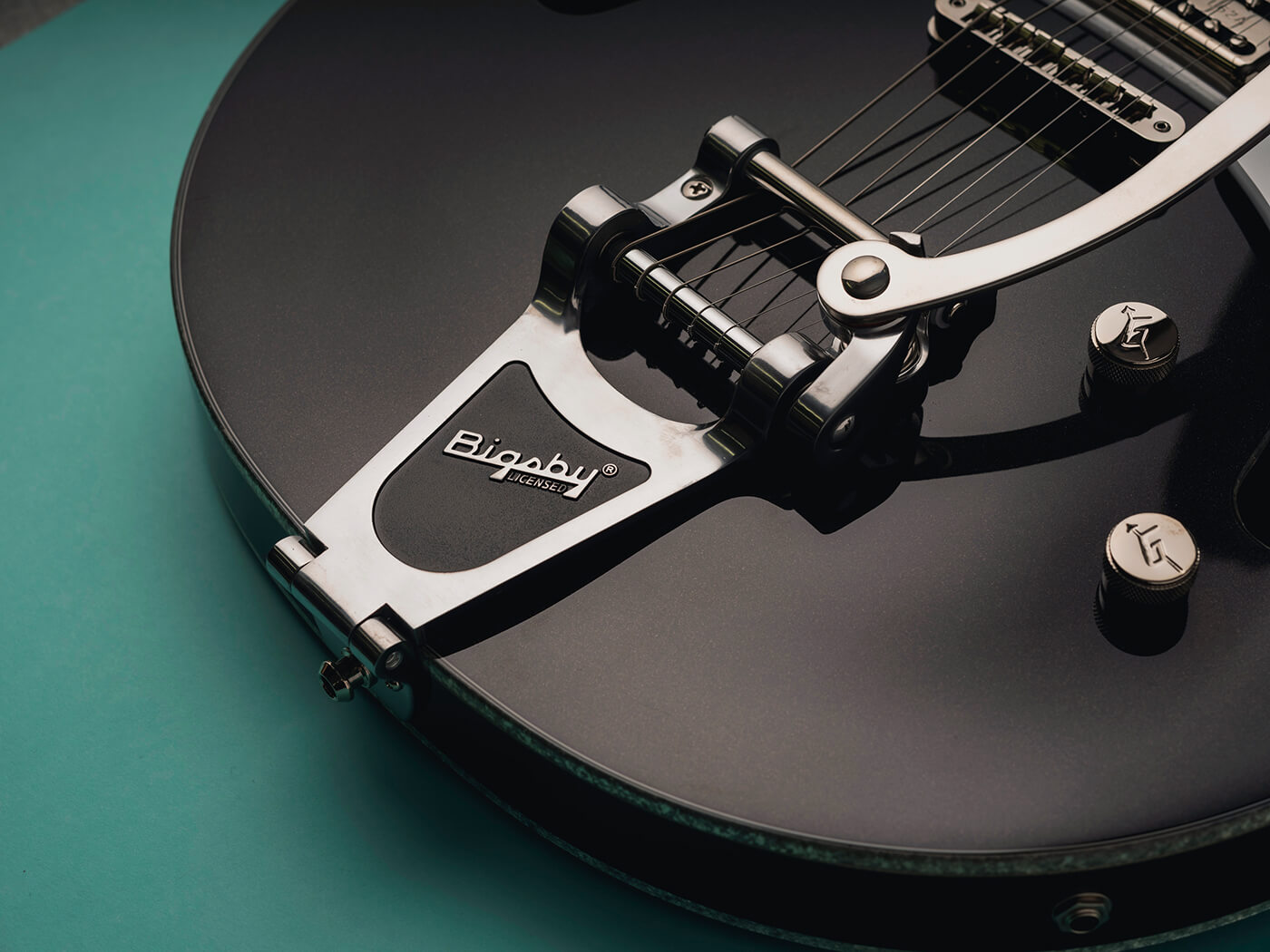 Bigsby B70 on the John Gourley Electromatic Broadkaster, photo by Adam Gasson