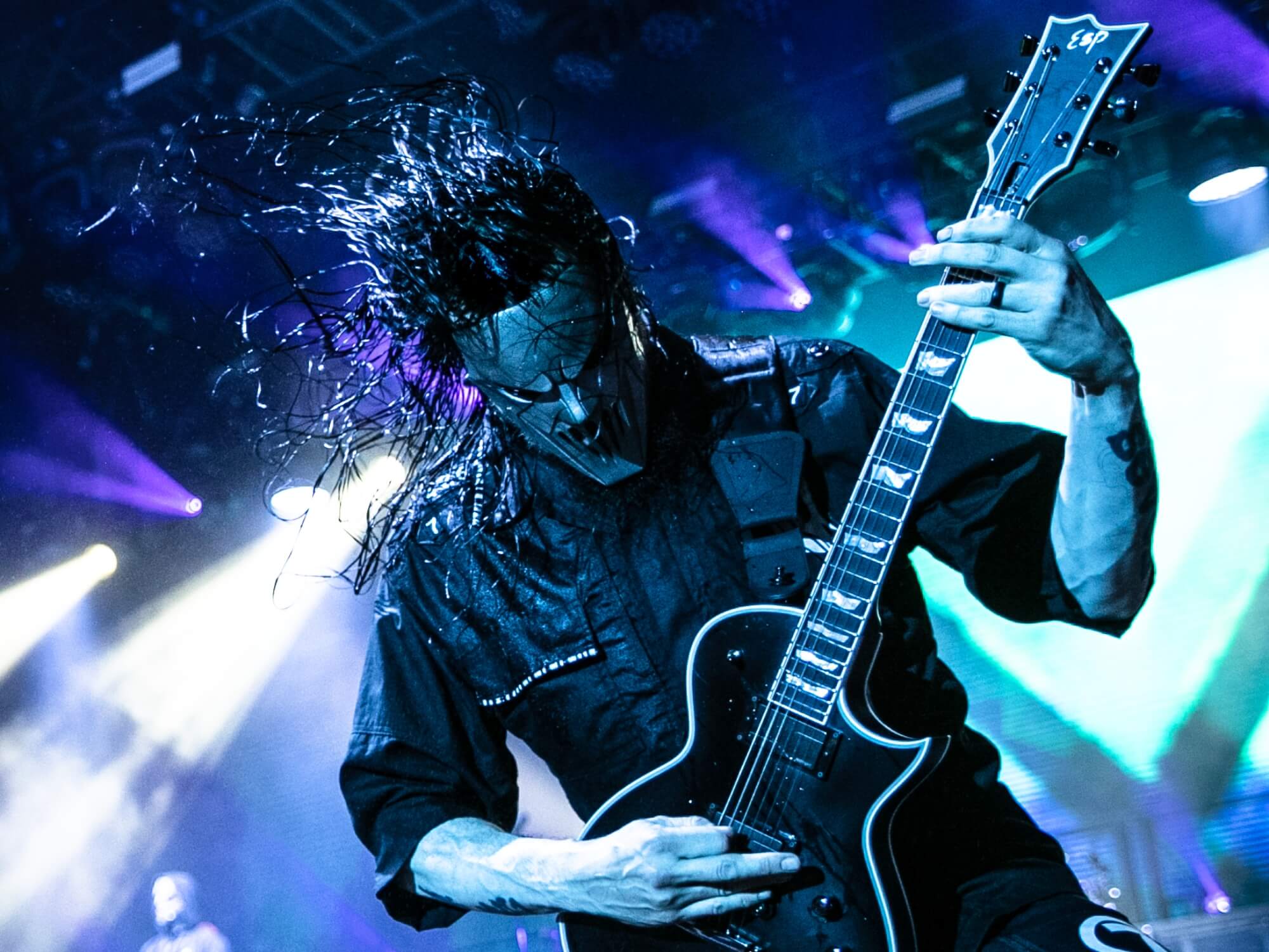 Mick Thomson performs live with Slipknot
