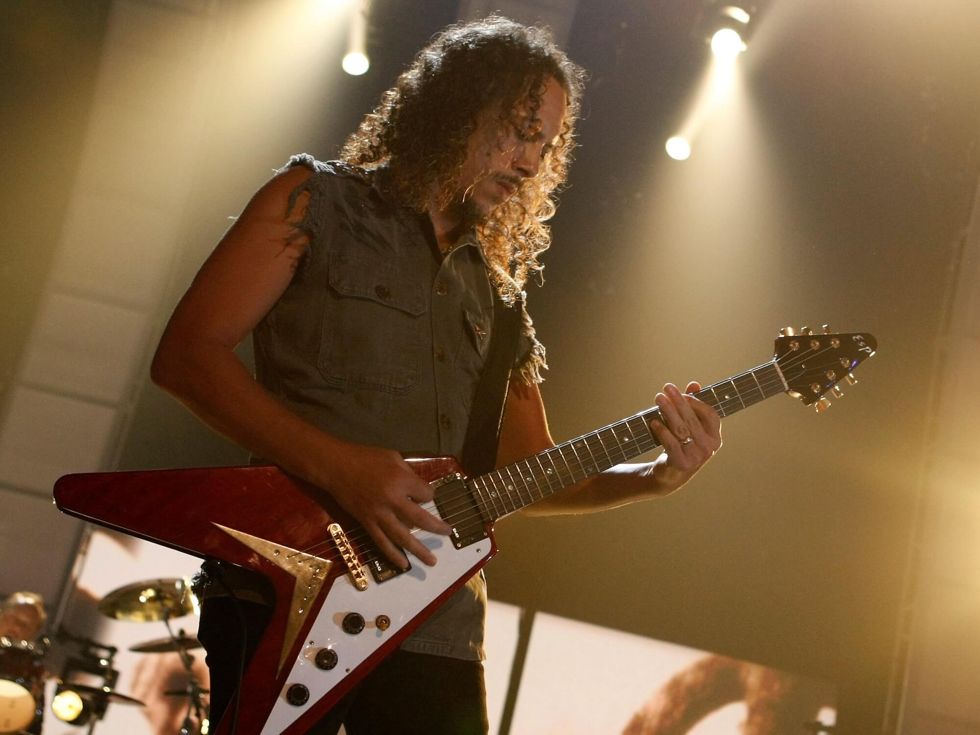 Hammett playing an ESP-made V-type guitar in 2008, photo by Kevin Winter/Getty Images