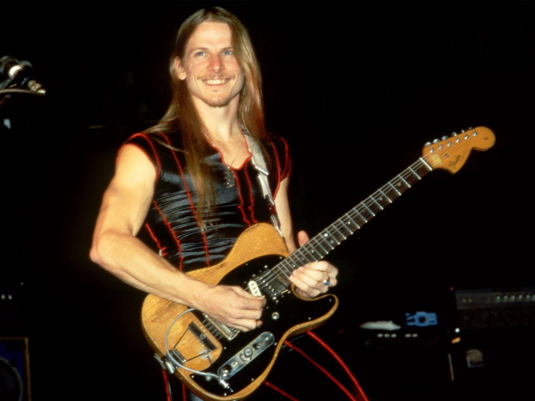 Photo: guitar.com Steve Morse playing guitar in 1984
